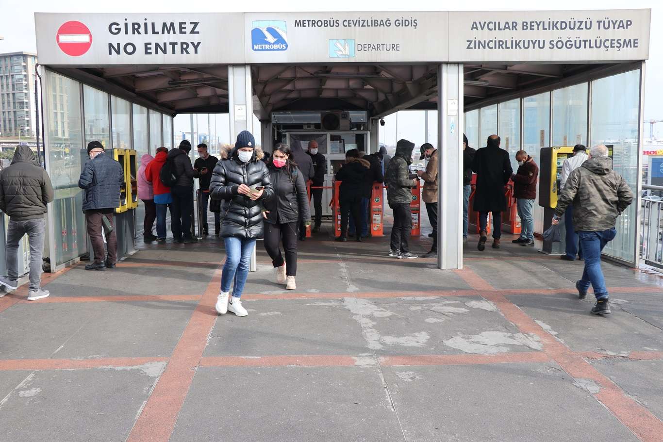 İstanbulkart'a HES kodu eşleşmesi yapamayan vatandaşlar toplu taşımaya binemedi İstanbulkart'a HES kodu eşleşmesi yapamayan vatandaşlar toplu taşımaya binemedi